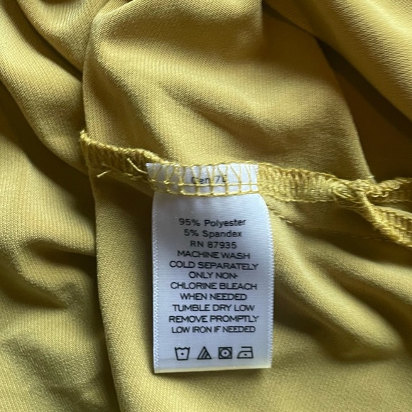 Bundle of 6 Tops: (Size 1X) Susan Graver, Denim & Company & Quaker Factory - Picture 9 of 14